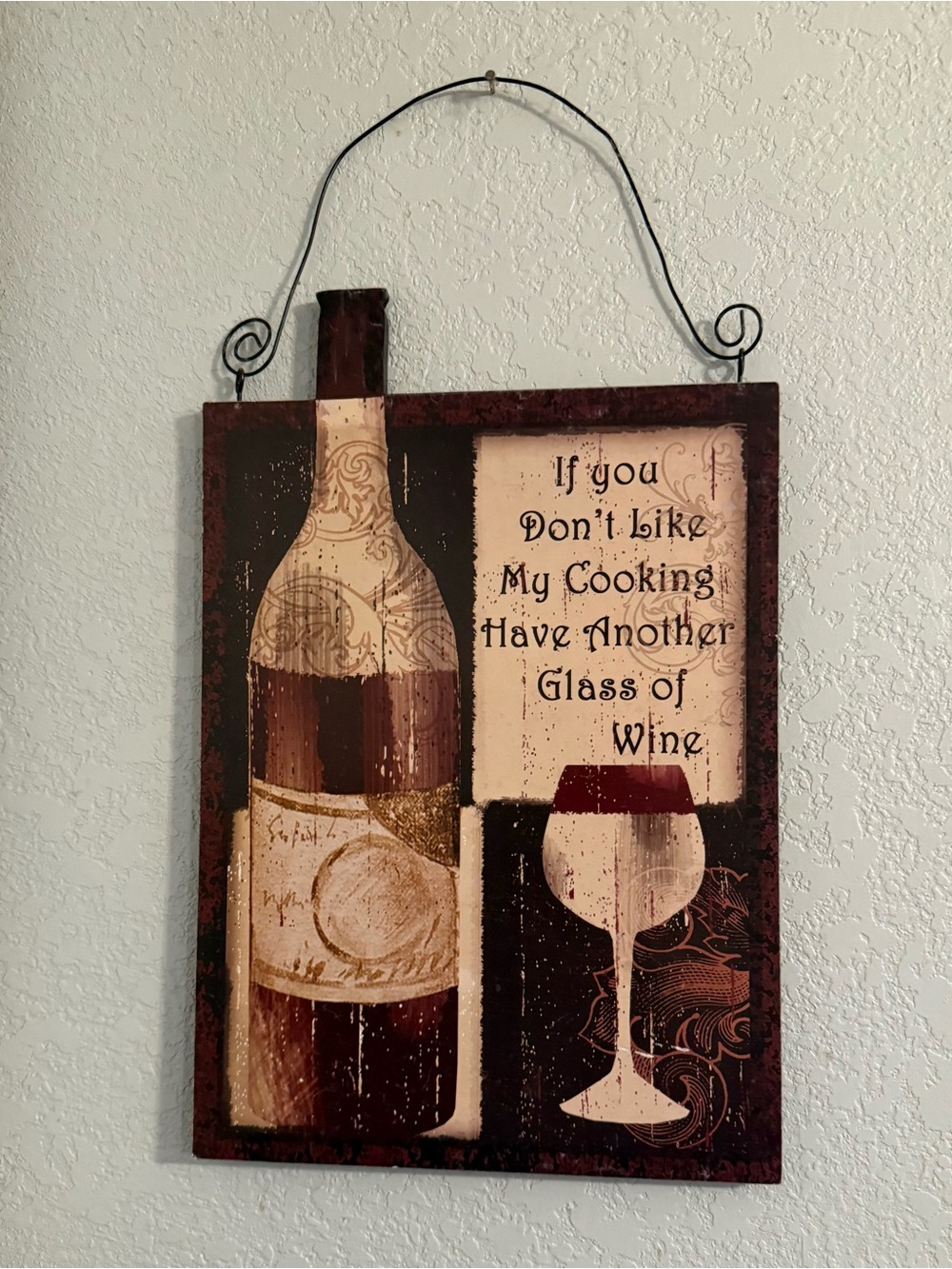 🫶🏻 Rustic Red Wine Bottle Wall Plaque - Home Wall Decor